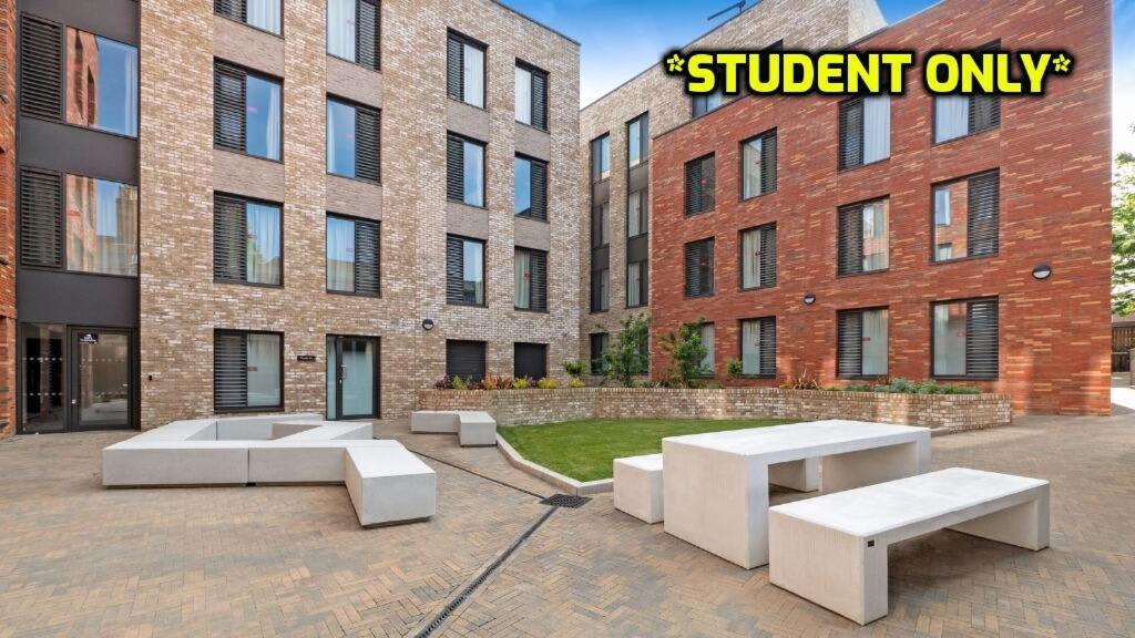 Student Only Zeni Ensuite Rooms, Колчестер Экстерьер фото